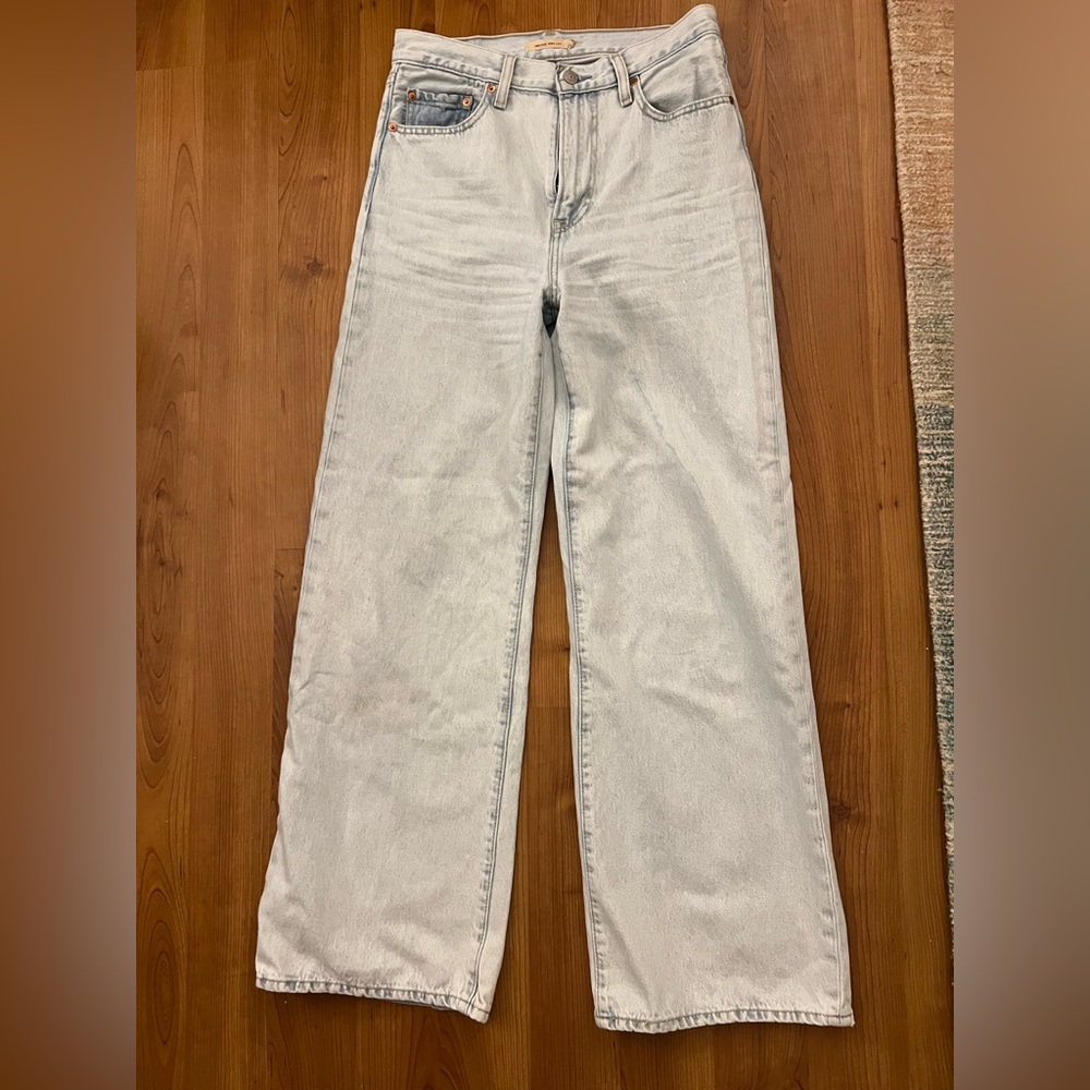 Levi's Women's Light Gray Straight Leg Jeans